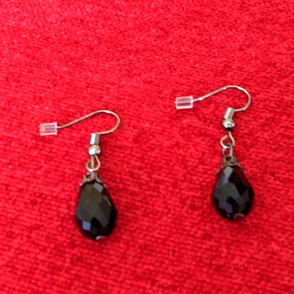 FASHION DANGLING BLACK STONE EARRINGS